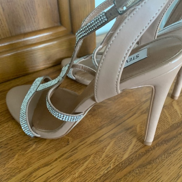 Shoes - Picture 3 of 4